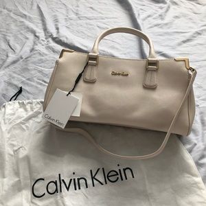 NWT CALVIN KLEIN LEATHER SHOULDER BAG